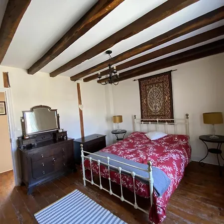 Chez Le Cavalier Génis
